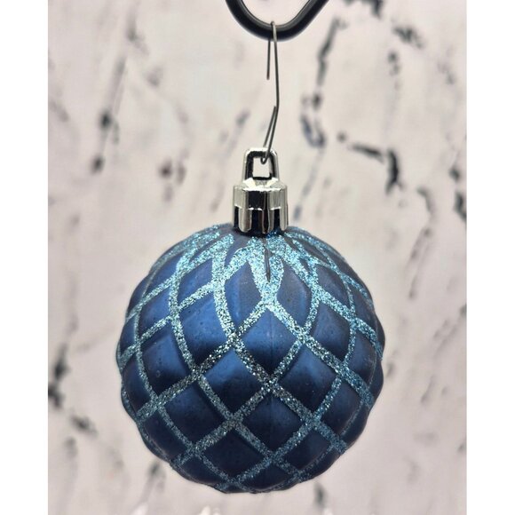 Pretty Set of 4 Christmas Ornaments Blue Glitter Plaid Classic Quilted Look - Picture 7 of 8